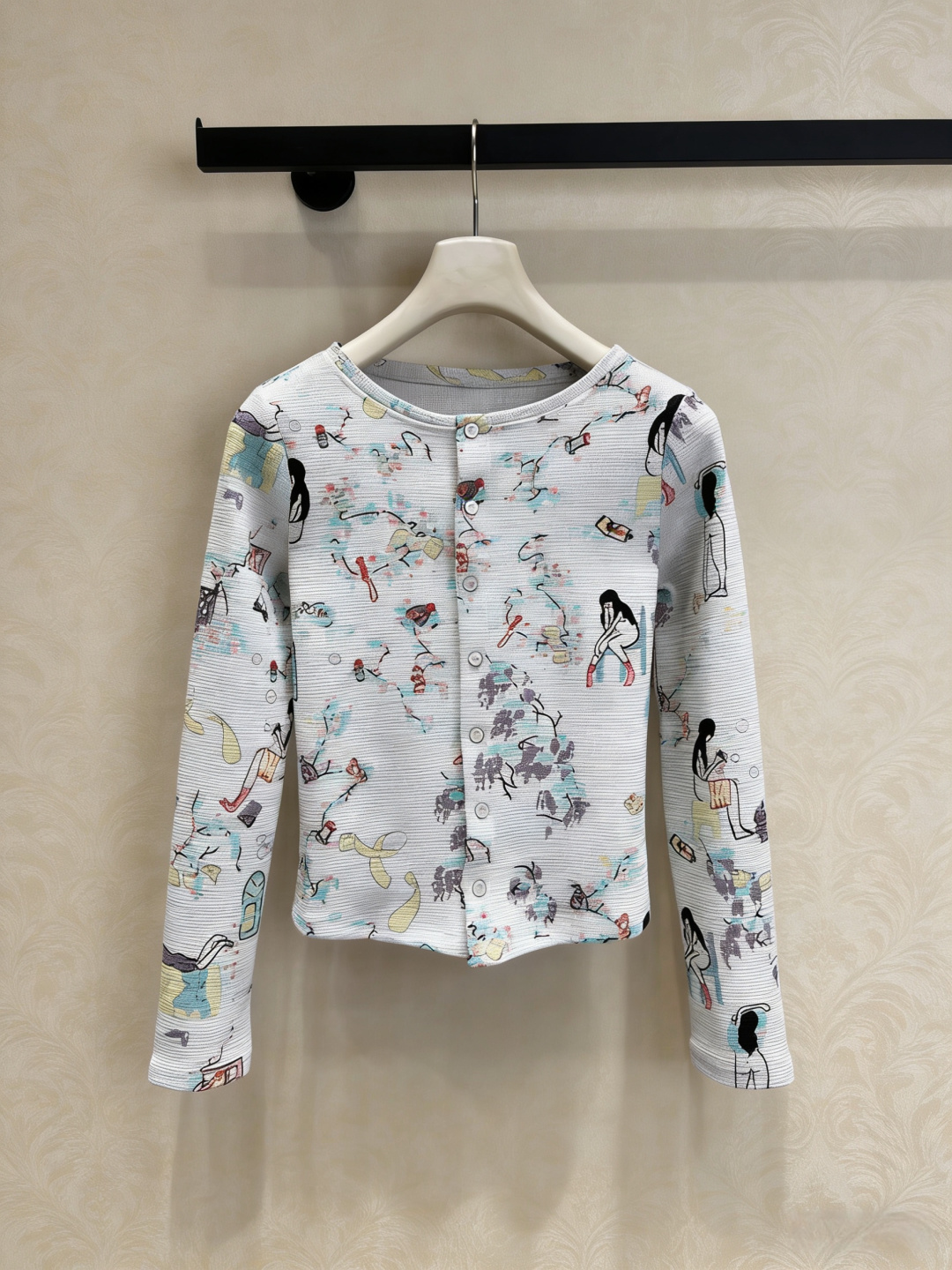 NO:795430,Ashley Williams 26SS series waffle cardigan, made of unique waffle fabric, soft and elastic, super comfortable to wear, cartoon girl graffiti print, oriental watercolor illustration style, full of artistic sense, short design + front buttons, easy to put on and take off, suitable for home or going out, paired with the same series of sweatpants, you can easily get a complete outfit, comfortable and fashionable, don’t miss it if you like unique designs!  Code number SML,,19860909Ashley Williams 26SS系列华夫格开衫,采用独特华夫格面料,柔软有弹性,穿着超舒适,卡通少女涂鸦印花,东方水彩插画风,艺术感满满,短款设计+正面纽扣,穿脱方便,居家或外出都很适合,搭配同系列卫裤,轻松get成套穿搭,舒适又时髦,喜欢独特设计的姐妹别错过！码数SML,,,Women's clothing