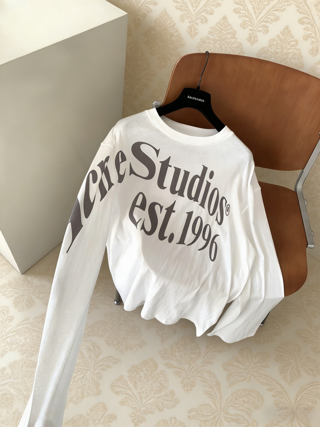 Acne Studios 1996字母长袖，经典圆领设计，全棉材质轻薄透气，春夏穿超舒服！白色主色+黑色