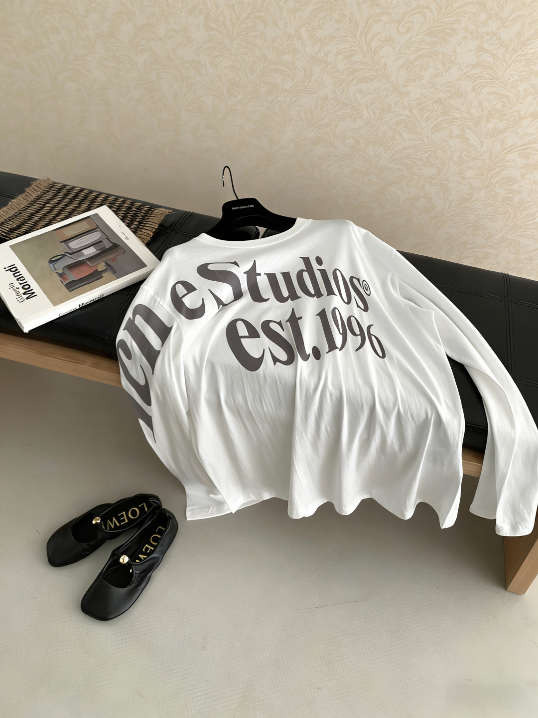 Acne Studios 1996字母长袖，经典圆领设计，全棉材质轻薄透气，春夏穿超舒服！白色主色+黑色