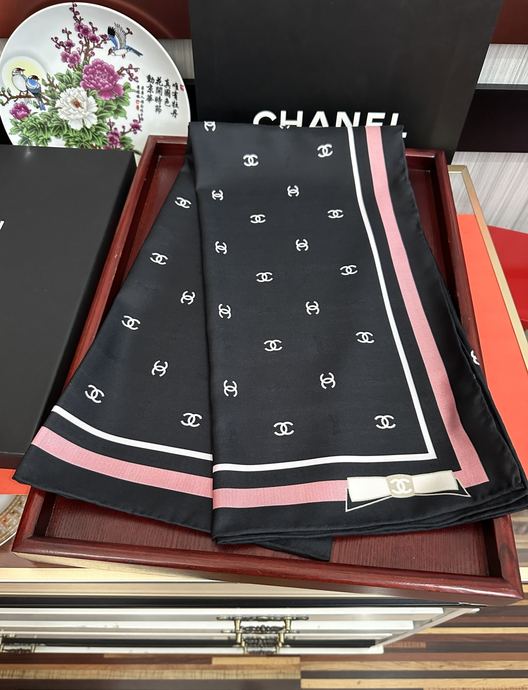 新款[發]CHANEL 官网同步【双面同色蝴蝶结🎀】18姆米 2026新品方巾必须征服它今年丝巾的戴法[