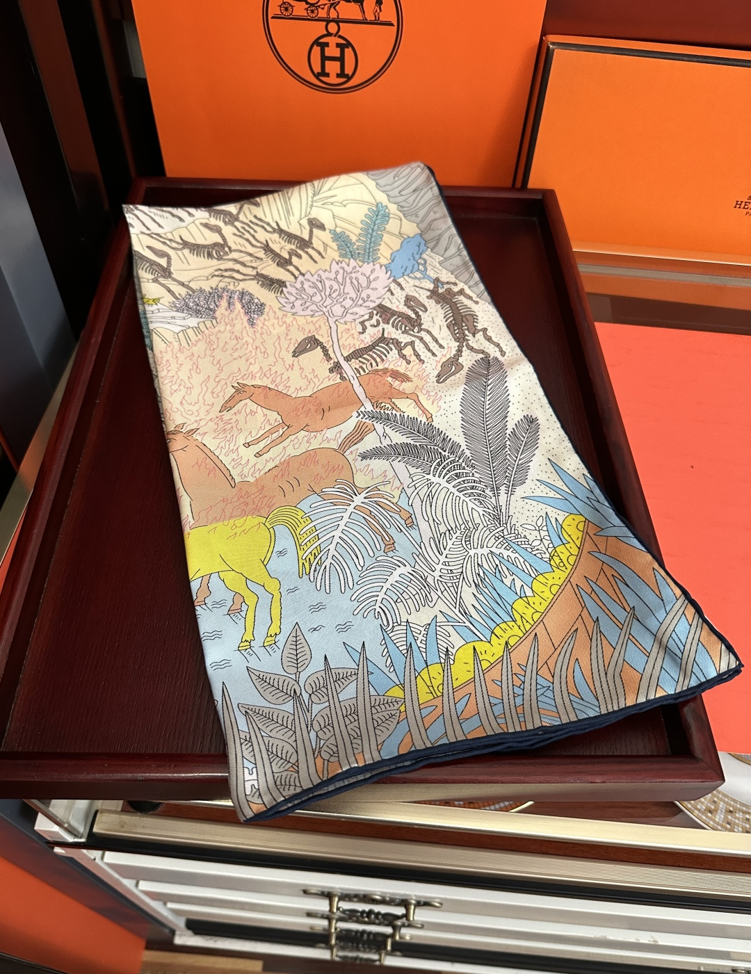 上新2026 。HERMES 重磅[庆祝]【大自然动物森林】方巾[嘴唇]精简时髦，品质感很显好[得意]好