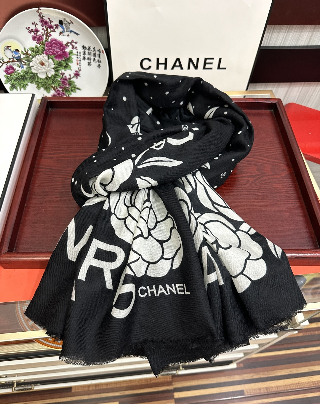 小香，2026最新款👍【山茶花字母印花】😘💍实物真心美 🎀披肩配以印花💓💃🏻无论设计喷绘都是非常到位☀️