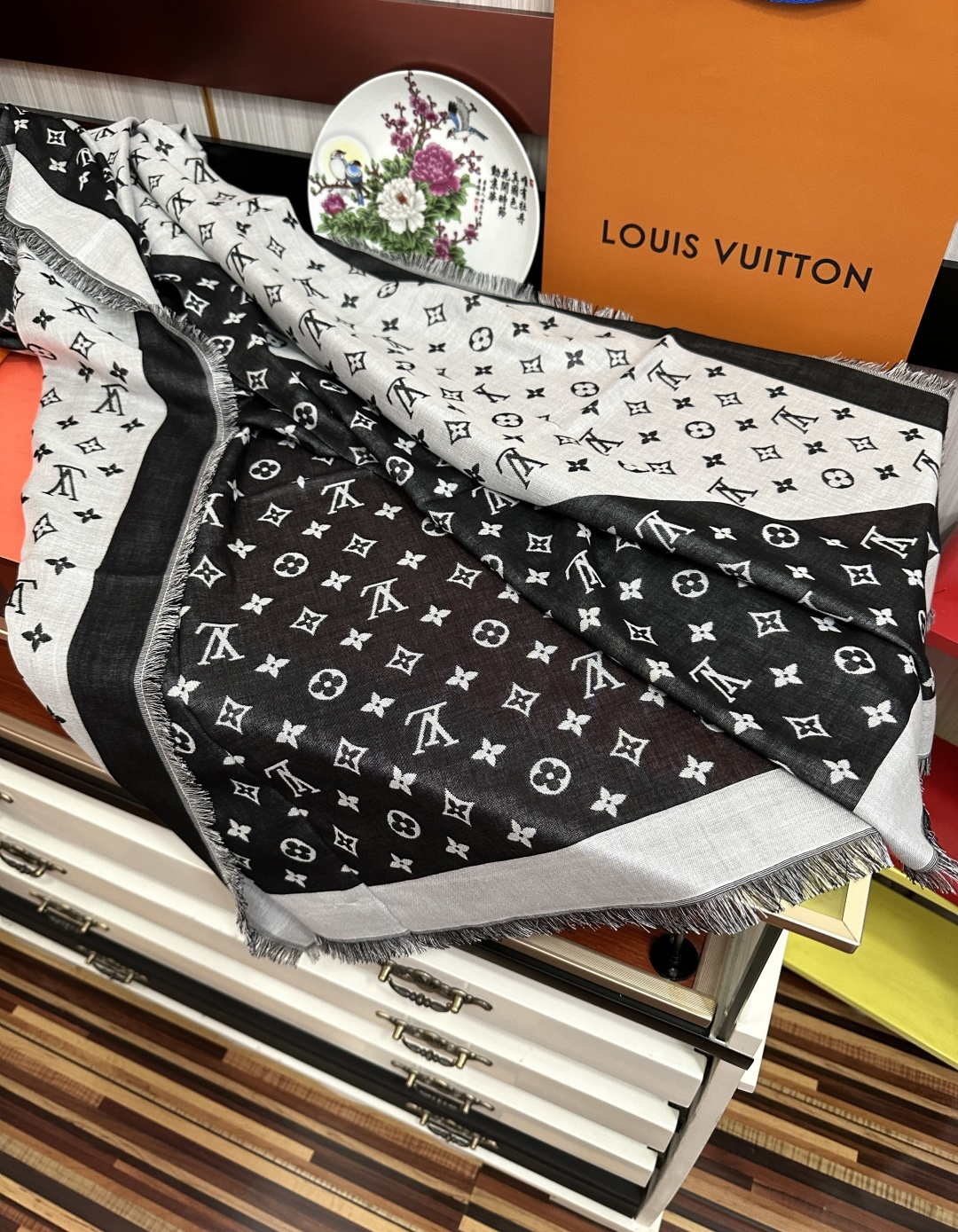 LV 2026重磅推荐经典款L家人手必败一条最最经典款💪🏻💪🏻采用暗纹提花🌺🌺🌺技术重新演绎Monogr
