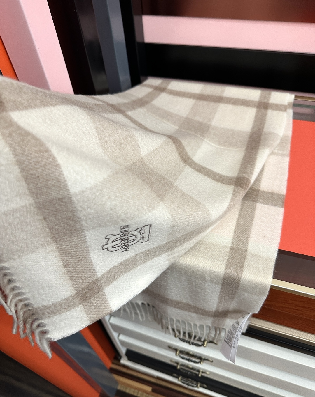 85%山羊绒  2026 巴宝莉采用内蒙古顶级山羊绒，最新款男女通用情侣款👫重磅推荐💥 经典的格子，永不