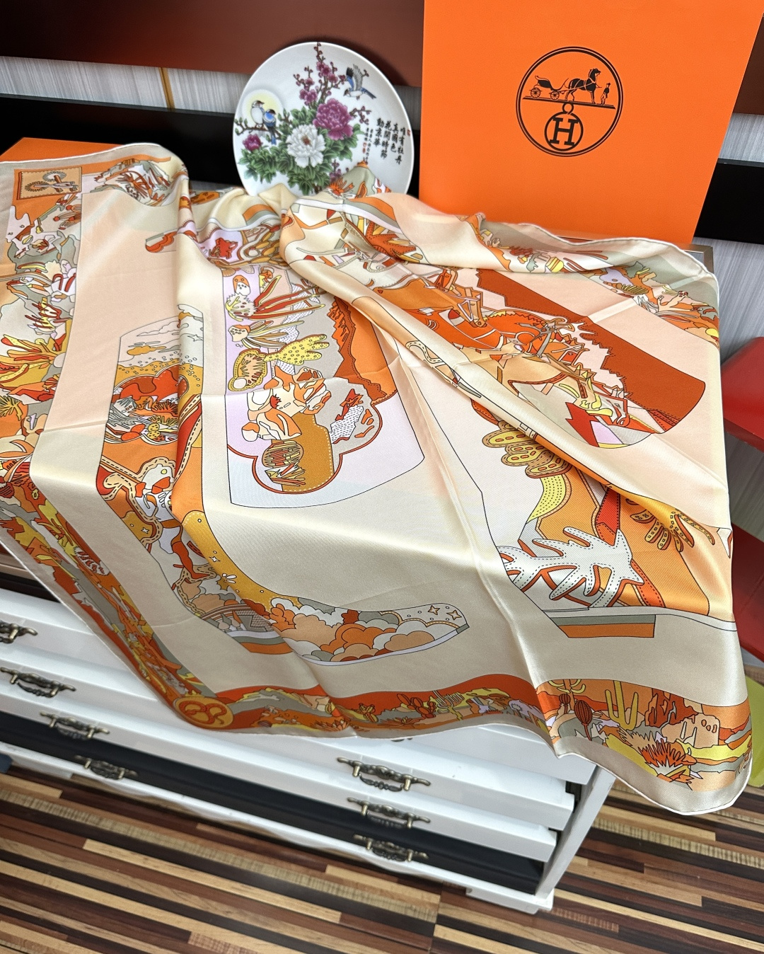 高版本2026 。HERMES 重磅[庆祝]女士小姐姐们必备款方巾[嘴唇]精简时髦，太美了[發]品质感很