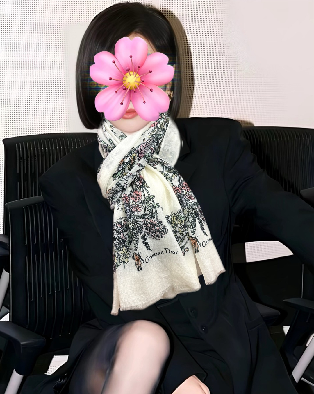新款 2026迪奥 最新款 【花卉系列】重磅推荐必备款 顶级设计太美了，真心赞👍😘💍实物真心美 🎀披肩配