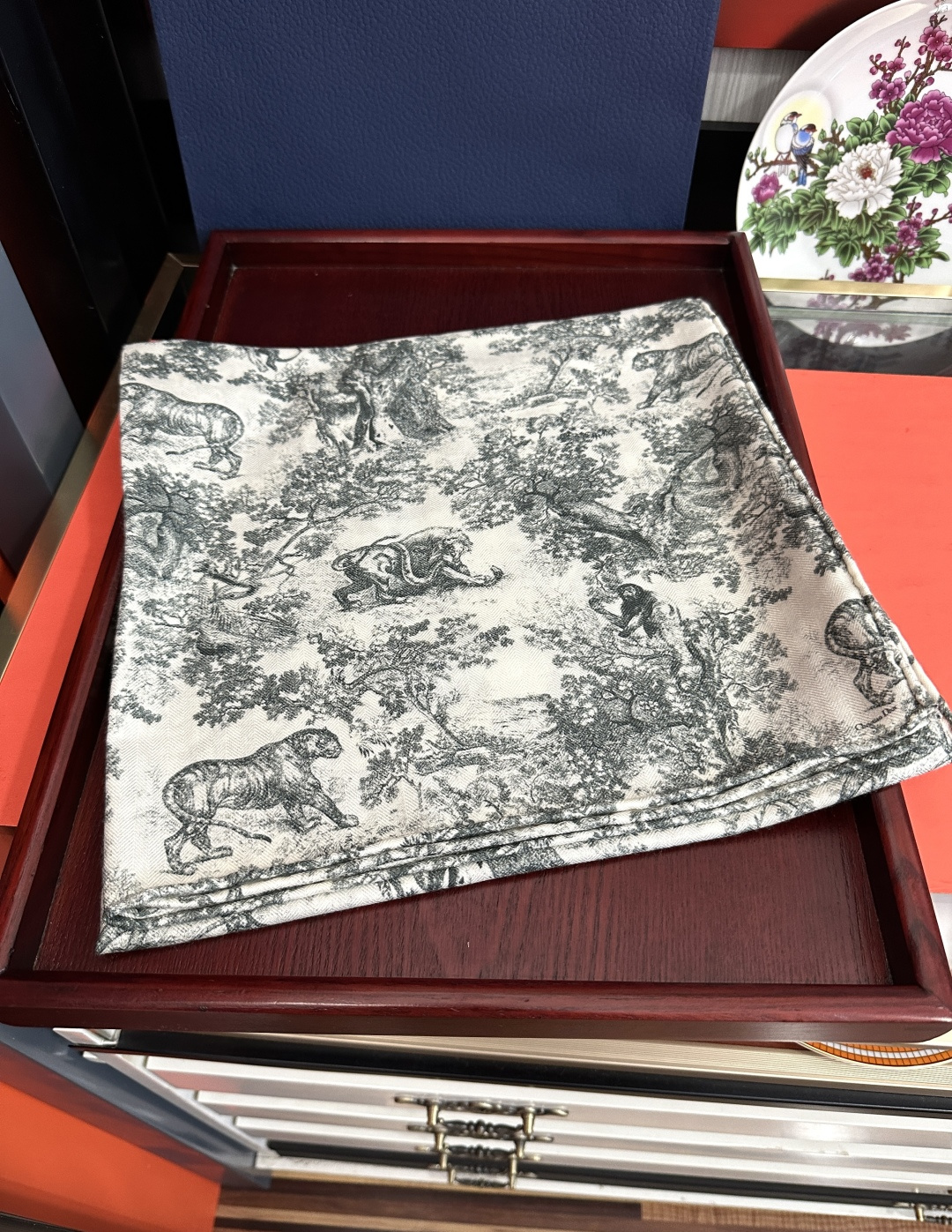 新款 2026迪奥。双面同色【动物丛林】最流行的花型 太美了[吃瓜]下手一定要快[嘴唇]四季都可以用[勾