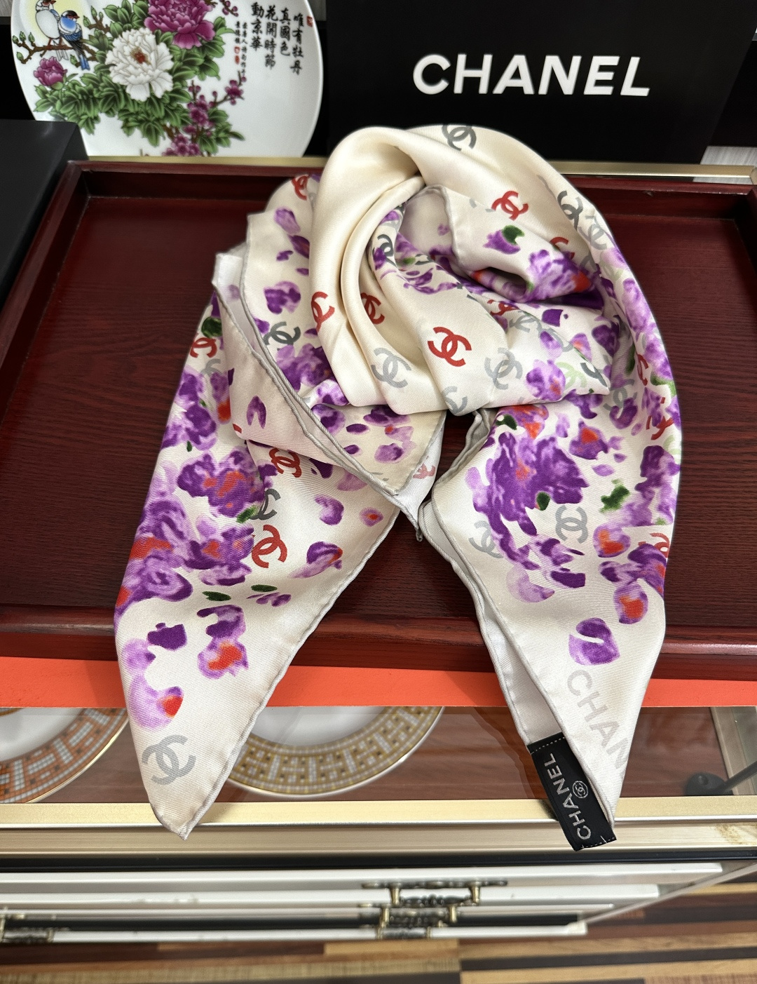香奈儿 2026【CC花卉】官网同步 薰衣草紫💜其繁花设计和晕染手法展现了典雅与浪漫的气质[得意]彩色字