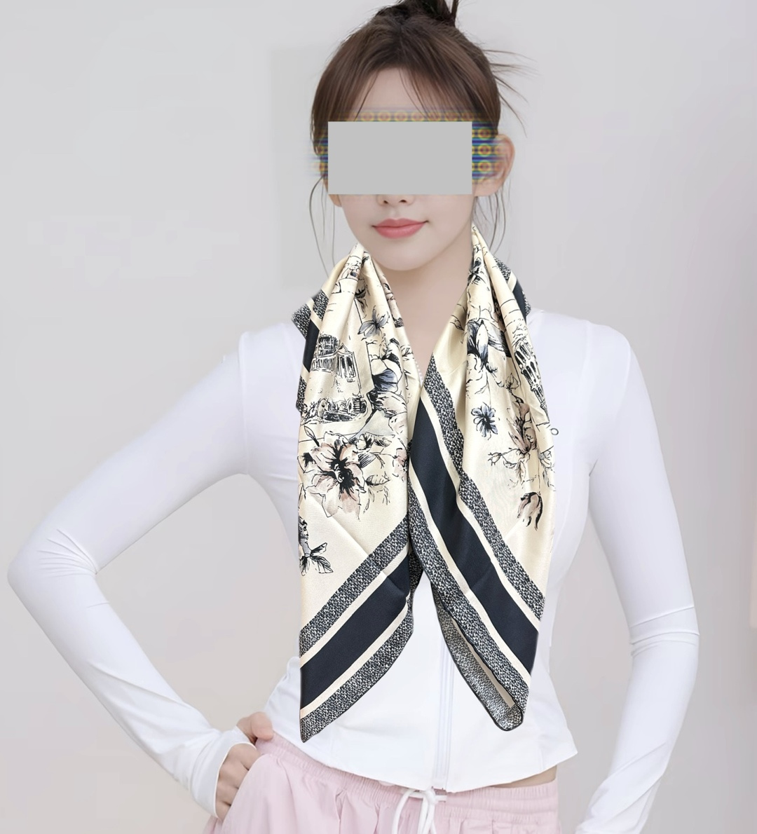 新款 Dior 26最新款官网同步[庆祝]以优雅而诗意的设计全新演绎主题[玫瑰]采用白色和淡粉色桑蚕丝斜