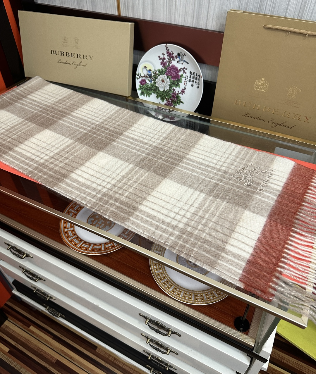 [爱心]   2026 新款。85%山羊绒 巴宝莉采用内蒙古顶级山羊绒，最新款男女通用情侣款👫重磅推荐💥