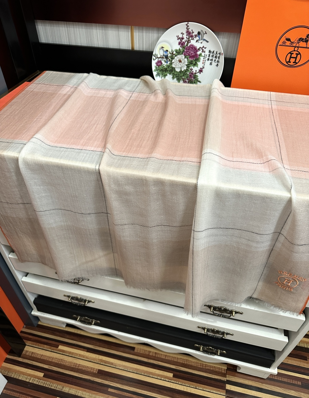 爱马士🧣2026 太美了[庆祝]万众瞩目经典版到货🎆最优质的年轻设计师推出的最新概念👓搭配调色纱染再色织