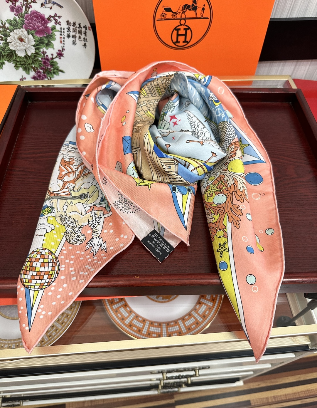 上新2026 。HERMES 重磅[庆祝]【爱马仕旗舰】方巾[嘴唇]精简时髦，品质感很显好[得意]好搭到