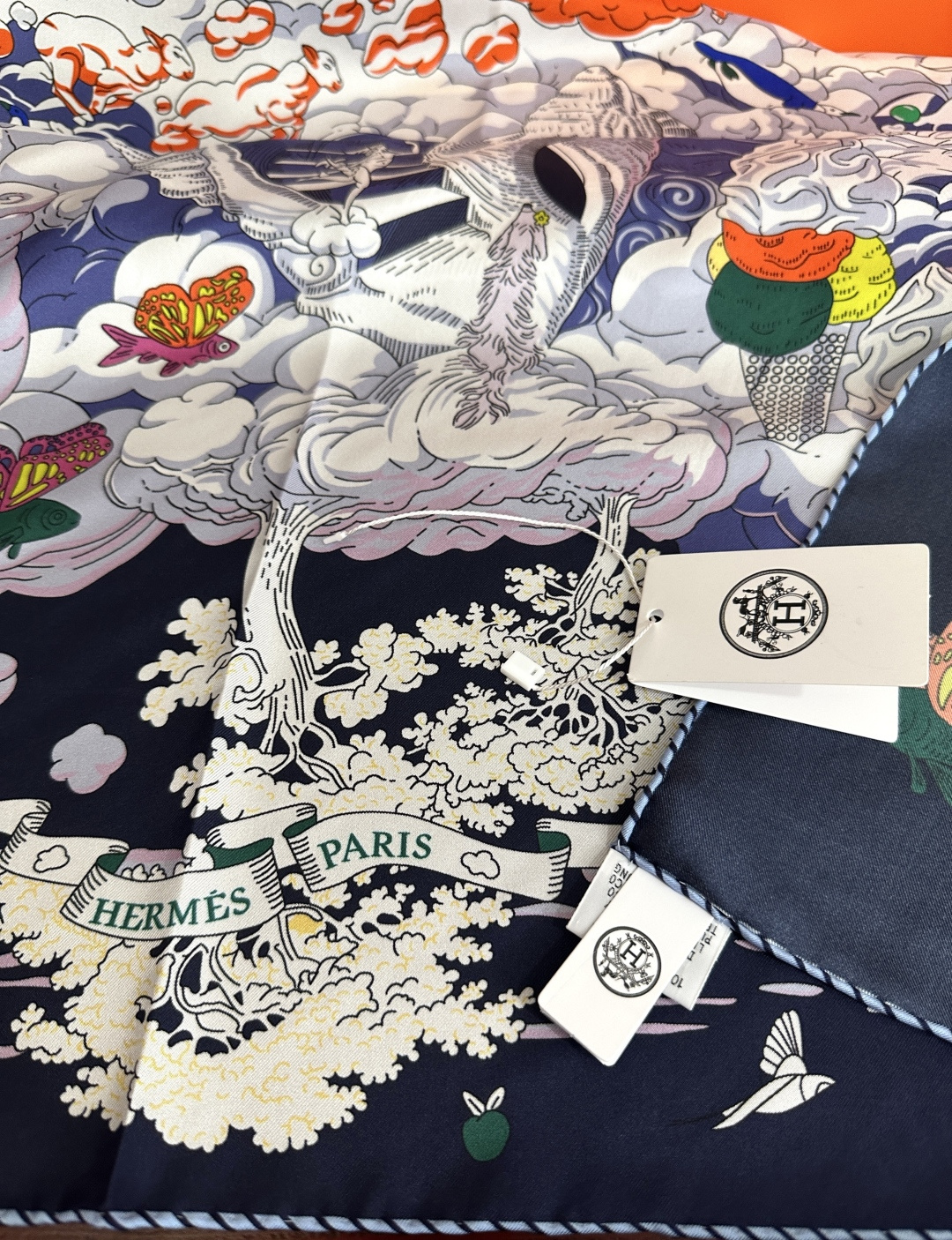 高版本2026𝐇𝐞𝐫𝐦𝐞𝐬 。《我的云间万象》设计犹如梦幻的邀约[庆祝]这条丝巾充满了童趣[發]富有想象