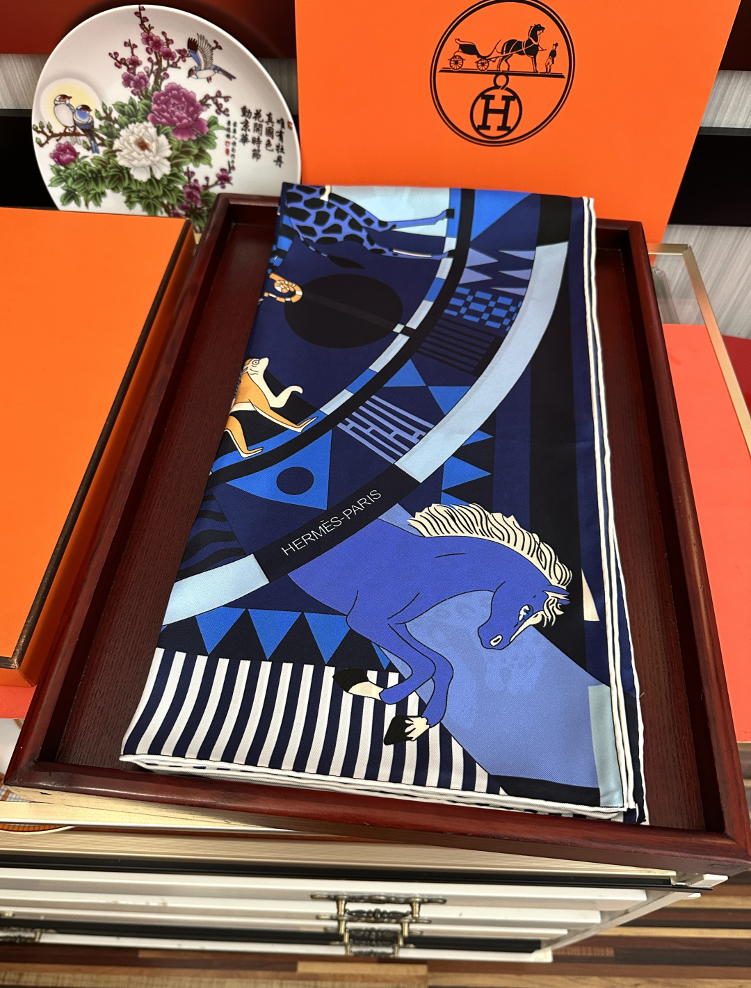 2011高品质Hermes 王者之虎👍的旋转木马90CM 丝巾[玫瑰]在复古风格的马戏帐篷下[嘴唇]一场