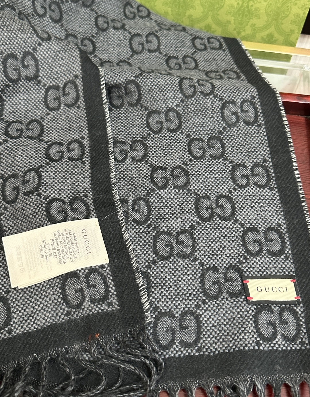 爆款。✨GG字母双面长巾[礼物]经典牛仔蓝双G字母双面交织图案[得意]一面大GG [拥抱]一面小GG ，