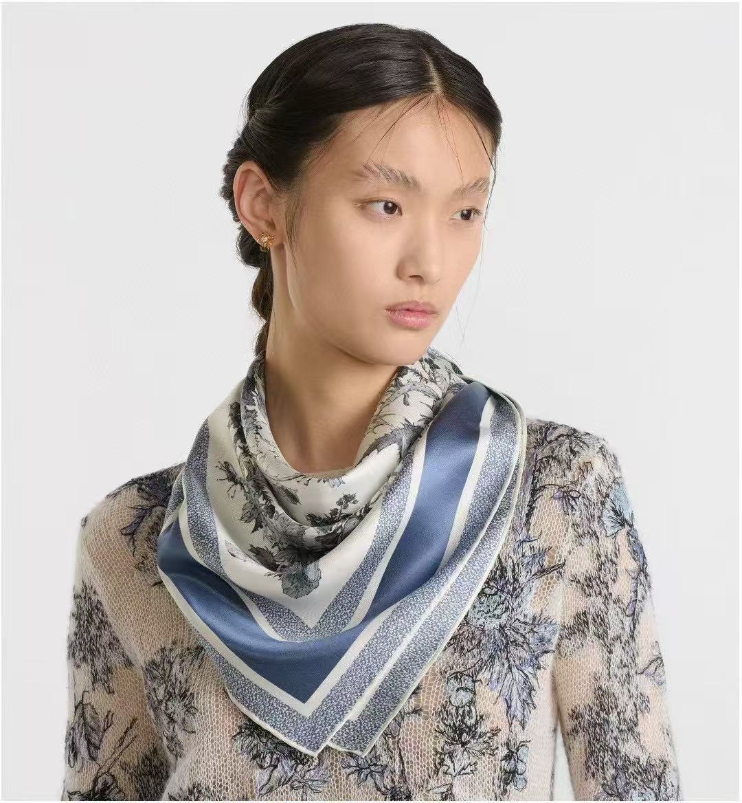 高版本Dior Chardons 图案印花[玫瑰]展示象征着保护、韧性和自由的苏格兰国花[得意]采用白色