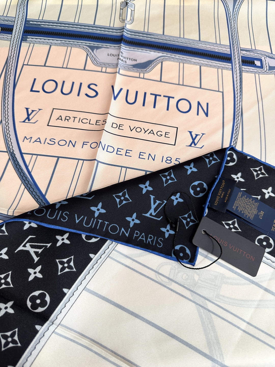 高版本LV🌟专柜同步最新款，买了都说好👍下手一定要快【高端 大爱❤️女人尤物 】货极少 四季都可以用‼️