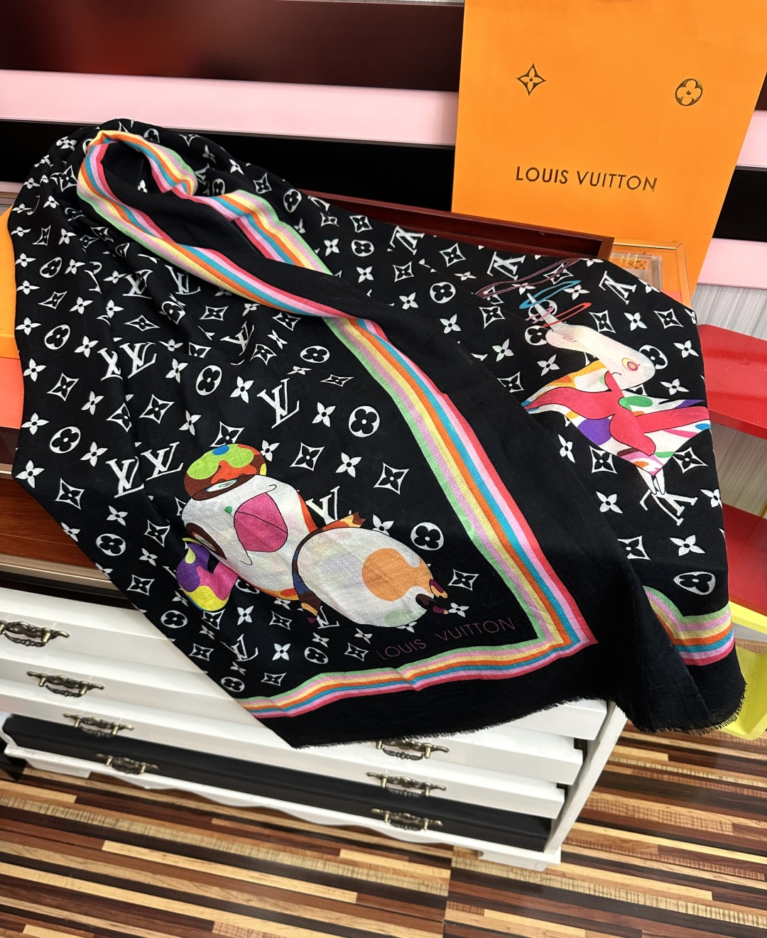 新款L v 太美了[礼物]2026今年最流行的款式[得意]真心赞👍😘💍实物真心美 🎀披肩配以印花💓💃🏻无