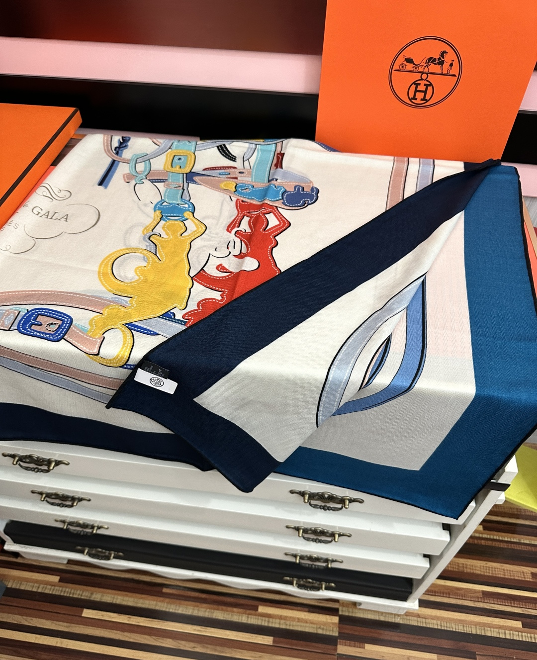 新款。爱马仕 ZG同步2026秋冬新款[爱心]新一季丝巾采购清单估计各位养马人们已经列好了[太阳]我就不