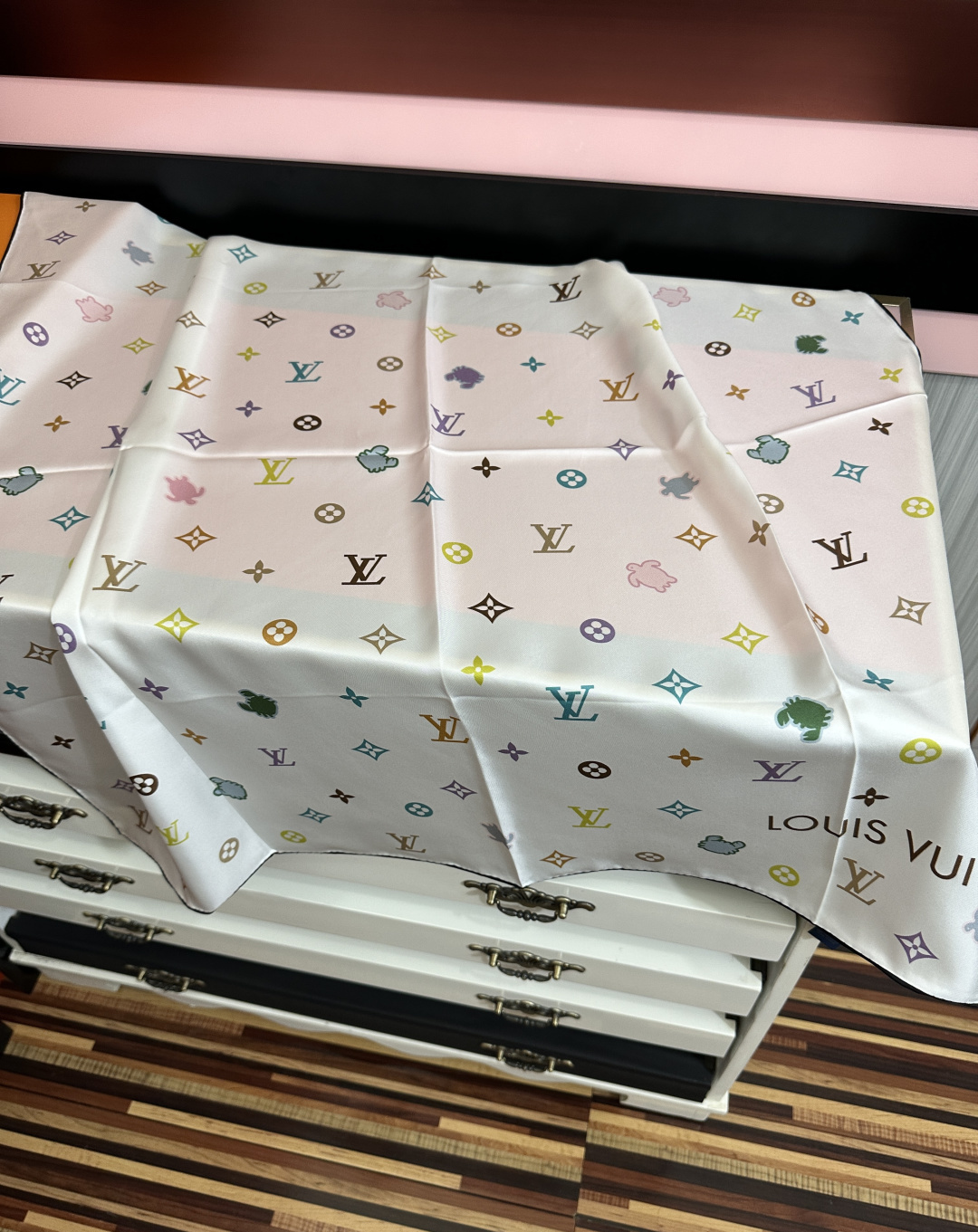 高版本LVZG同步【双面同色】[庆祝]“L家”90经典色彩向原创设计致敬[太阳]作品未经重新诠释或设计[嘴唇]以简单而忠