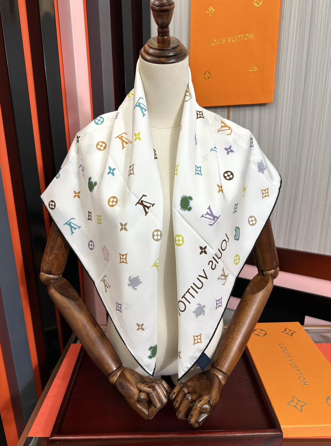 高版本LVZG同步【双面同色】[庆祝]“L家”90经典色彩向原创设计致敬[太阳]作品未经重新诠释或设计[嘴唇]以简单而忠