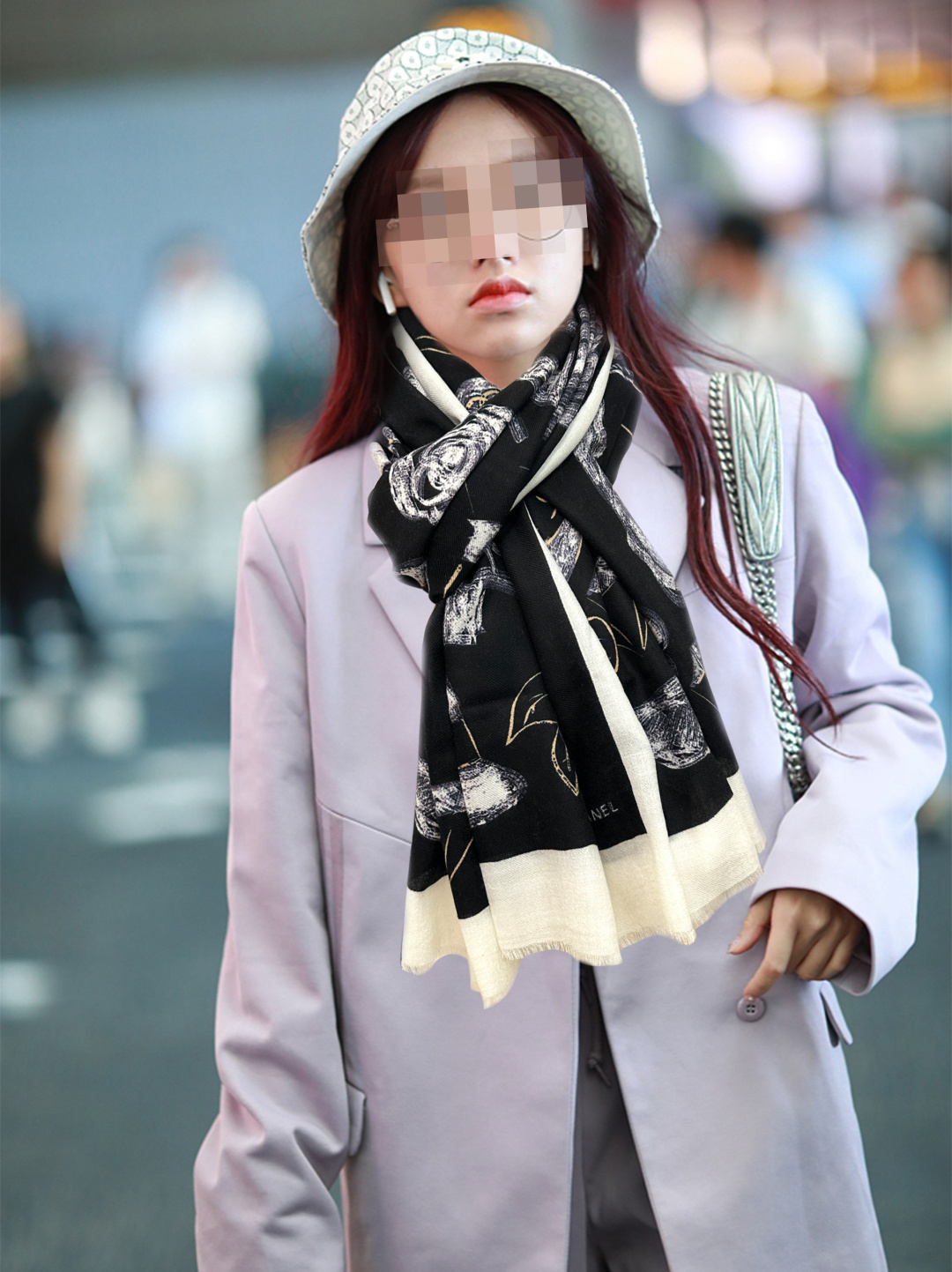 上新 小香2026最新款、太美到心动😘实物真心美 🎀披肩配以印花💓无论设计喷绘都是非常到位☀️细节都可见🌟整个围巾给人气