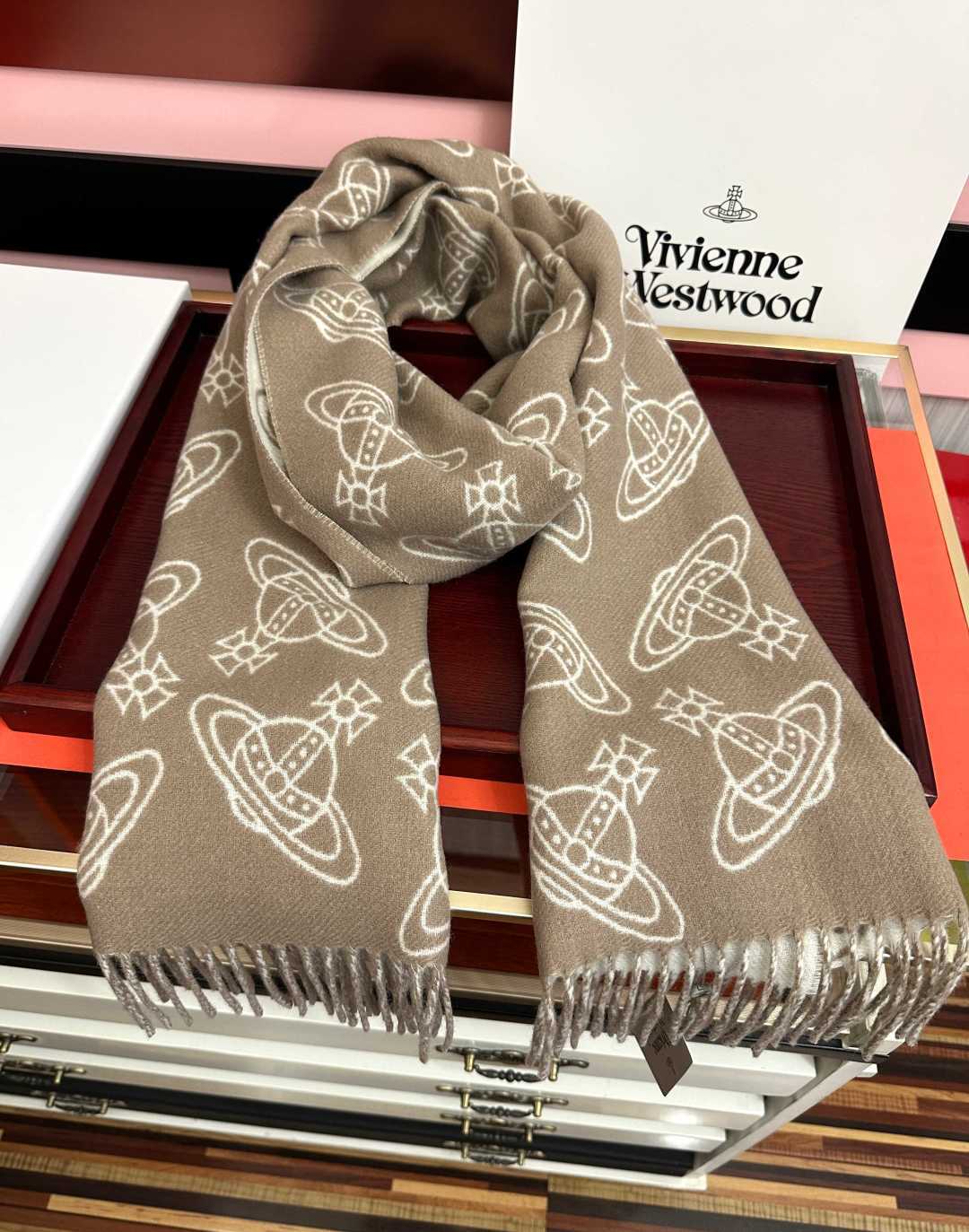 🔥新款“西太后Vivienne Westwood”最爱的土星从精神上[得意]才是最能代表英国人的时尚品牌