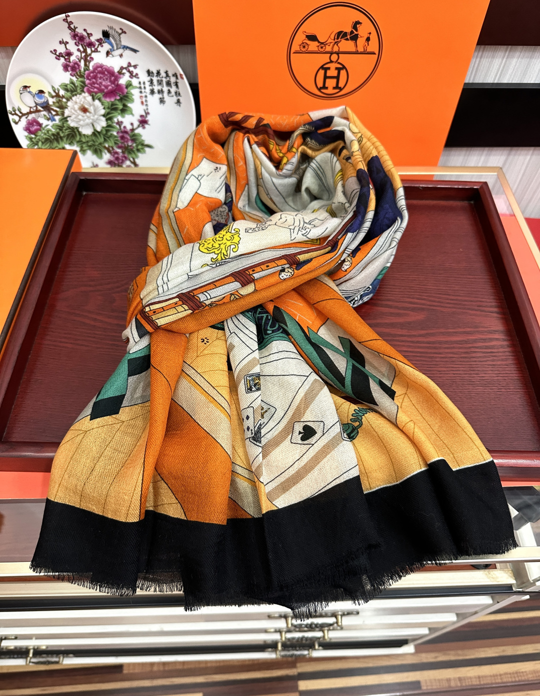 🔥 爱马士2026 最新款【24号之谜】顶级设计太美了，真心赞👍😘💍实物真心美 🎀披肩配以印花💓💃🏻无论