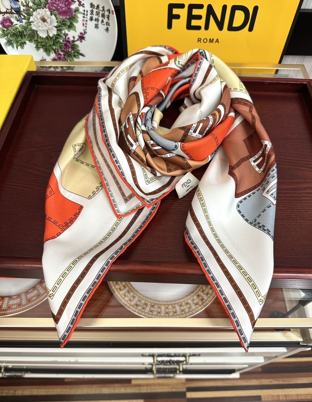 🔥高版本FENDI[庆祝]2026本年度最好看的丝巾没有之一了👍满身印有不同尺寸的米色和棕色标志性F B