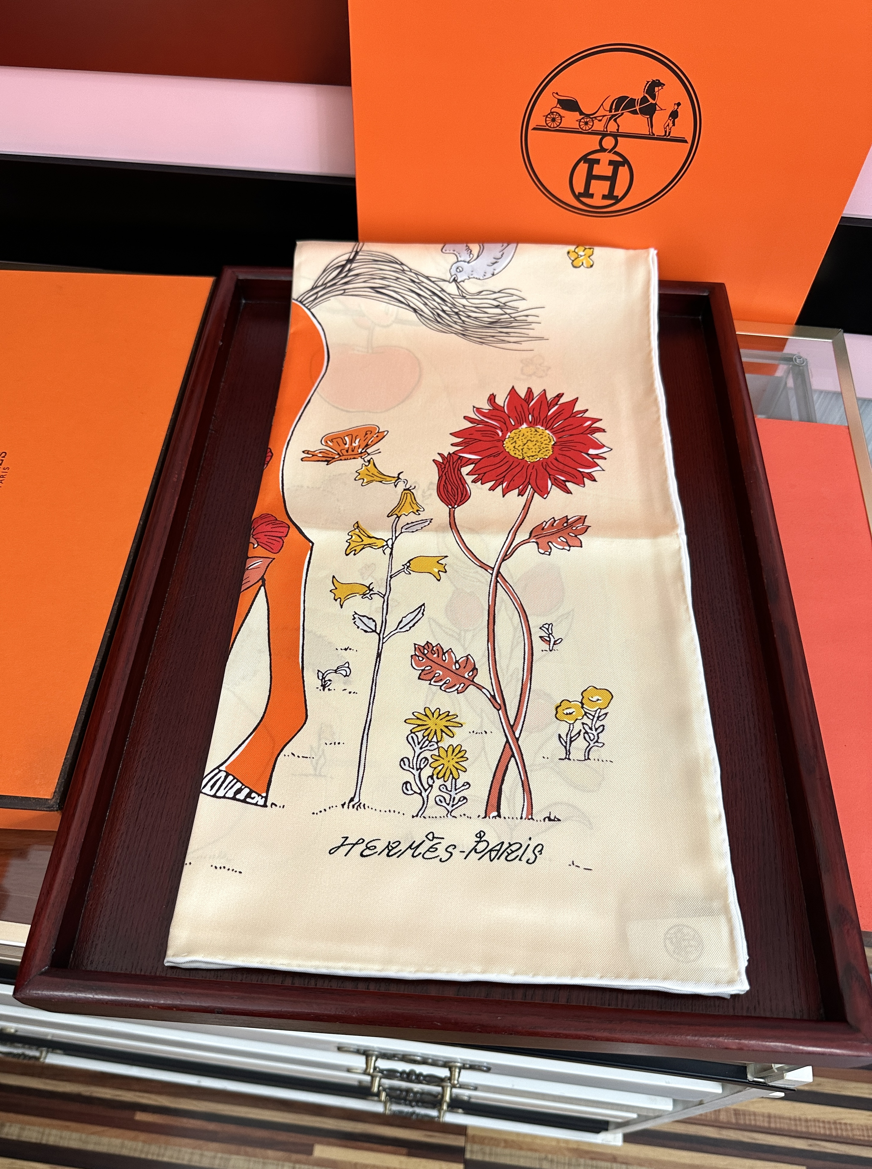 🔥新款爱马仕【马鞍上的苹果树】2026ZG同步 90双面方巾手工卷边斜纹真丝方巾这款爱马仕的经典单品展现