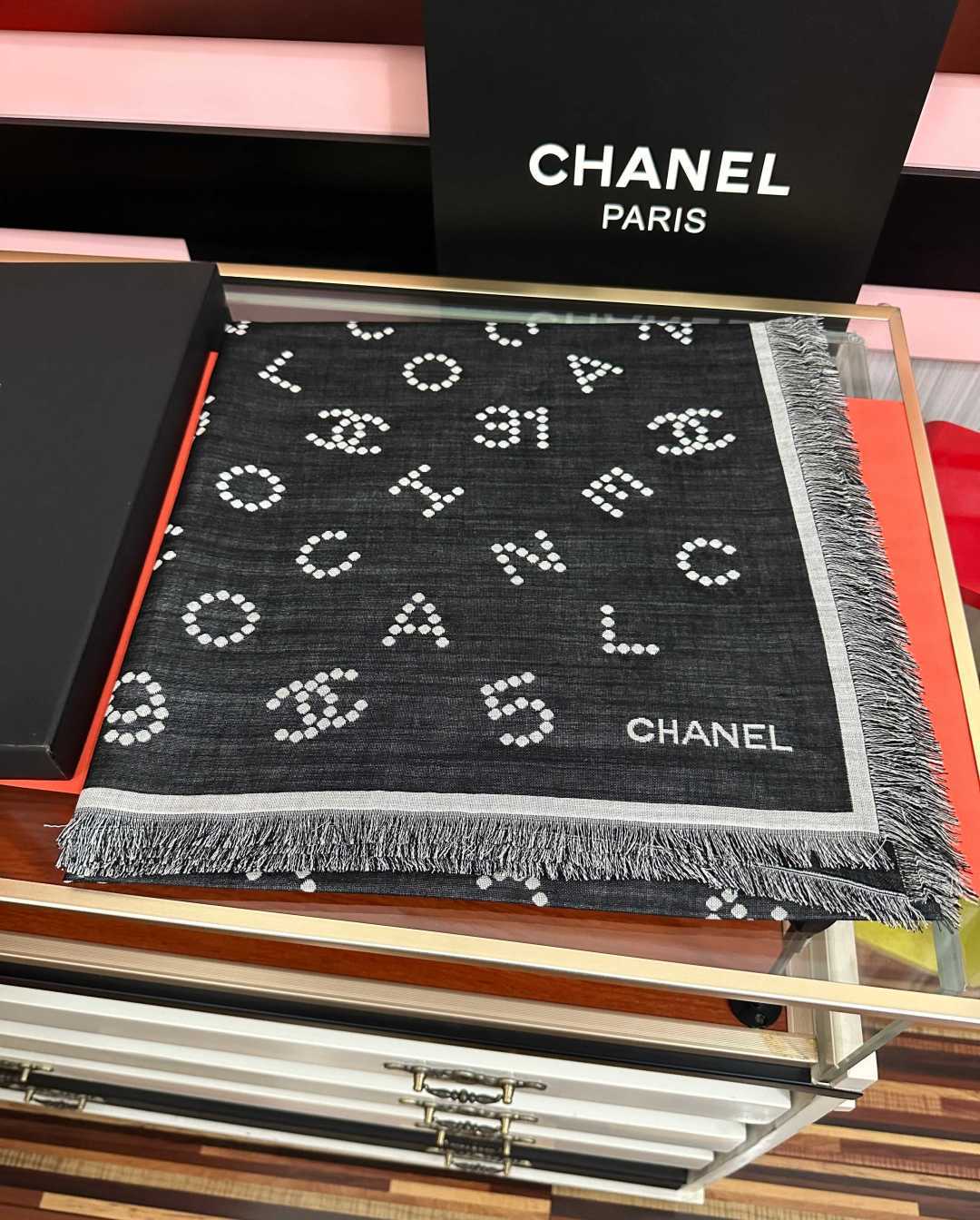 高版本  顶级品质 香奈儿❤️珍珠logo经典茶花优雅Coco风[礼物]Chanel最新丝绒大方巾~气质