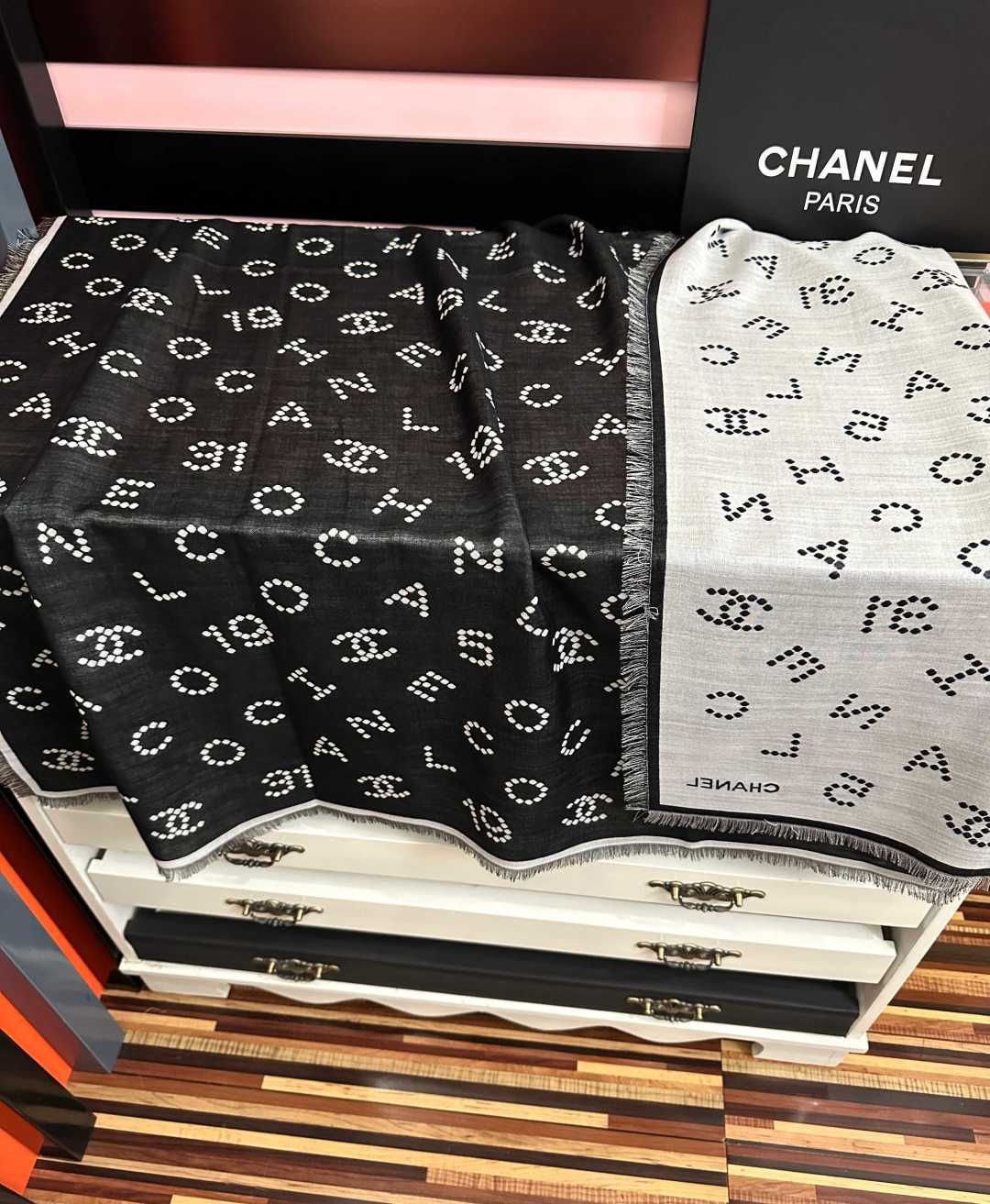 高版本  顶级品质 香奈儿❤️珍珠logo经典茶花优雅Coco风[礼物]Chanel最新丝绒大方巾~气质