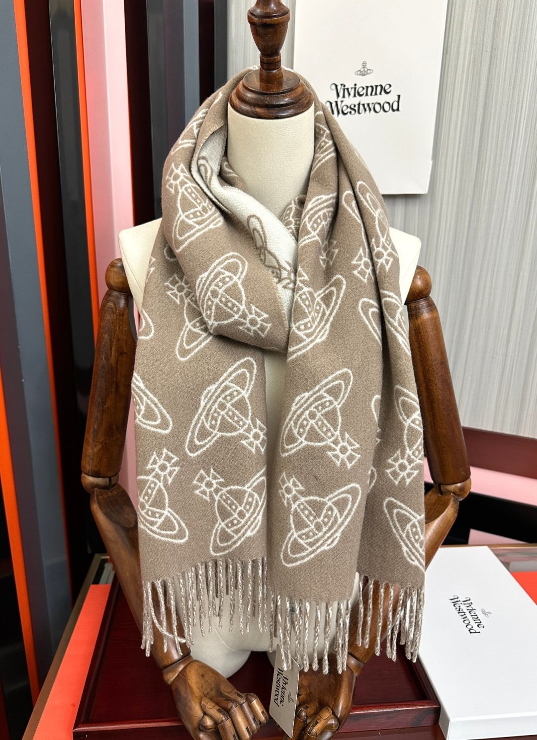 🔥新款“西太后Vivienne Westwood”最爱的土星从精神上[得意]才是最能代表英国人的时尚品牌.本季强推的一款