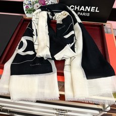 🆕 🔥重磅推荐 小香2026 最新款 香奶奶【双c标志】必备款 顶级设计太美了,真心赞👍😘💍实物真心美 🎀披肩配以印花💓 🆕 🔥重磅推荐 小香2026 最新款 香奶奶【双c标志】必备款 顶级设计太美了,真心赞👍😘💍实物真心美 🎀披肩配以印花💓