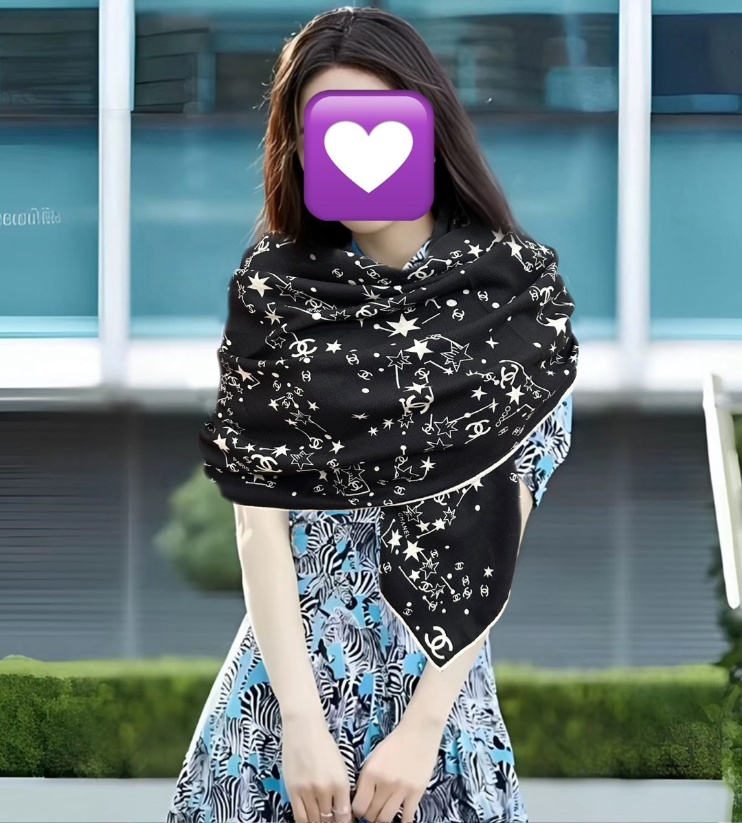 NO:945991,The new 2026 Chanel Star Graffiti is synchronized with the official website [double-sided same color] [hair] classic design and elegant style [gift] ~ temperament to the core [color] Fragrant Grandma's new season fabrics are super high-end, really super soft, silky smooth [sun] strong toughness and not easy to be snagged! This year's new series ~ I'm really impressed by the design. [Strong] A small fragrant silk scarf [Color] gives you the best match [Lip] The upper body effect is simply elegant and temperamental [Gift] Very smart. Layered and elegant texture. [Celebration] Fragrant powder must be used [Hair] Upper body effect Needless to say, it is really beautiful (it will look better when paired with clothes, shoes and bags) [Beer] The real thing is definitely more beautiful [Strong] Classic black and white [Sun] Size 140x140, material 30 silk cashmere high version scarf, high version scarf, chanel, real silk19860909新款2026 香奈儿 星星涂鸦 官网同步【双面同色】[發]经典设计优雅风[礼物]~气质到骨子里[色]香奶奶新一季的面料超高级,真心超级柔软,丝丝顺滑[太阳]韧性很强 不容易被轻易勾丝！今年新出的系列~真的被这样的设计美到[强]一条小香的丝巾[色]给你最好的搭配[嘴唇]上身效果简直优雅气质到不行[礼物]非常灵动.层次优雅质感.[庆祝]香粉必入[發]上身效果真的不用多说的美(搭配服饰鞋包更有感觉)[啤酒]实物绝对更美[强]经典黑白色[太阳]尺寸140x140、材质30真丝丝羊绒高版本围巾,高版本围巾,chanel,real silk,scarf
