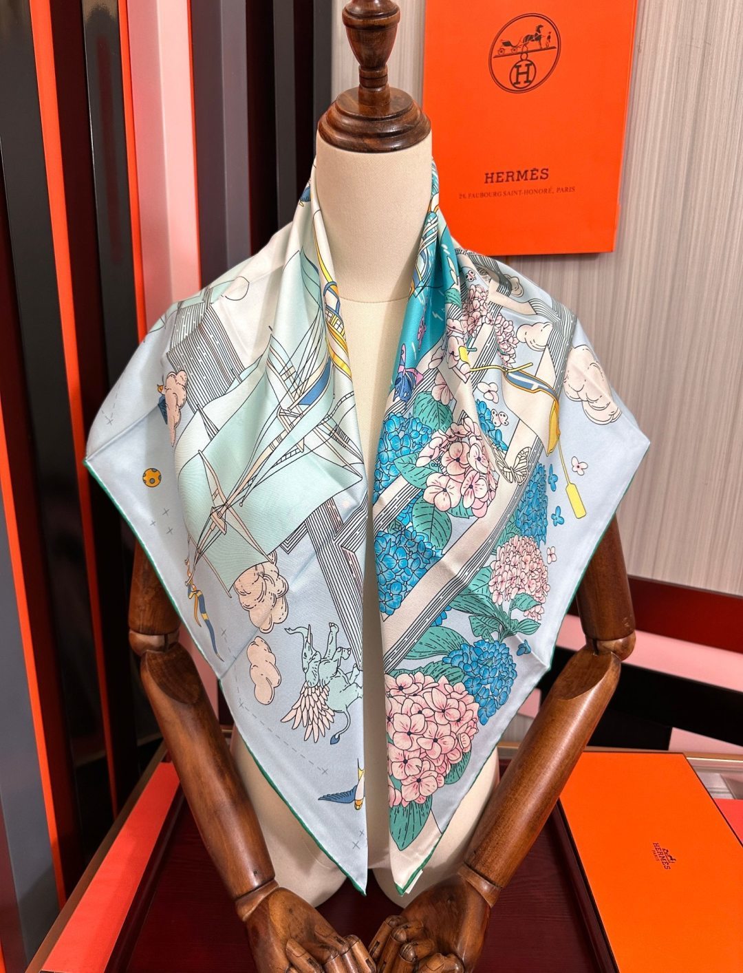 新款。HERMES 2026官网同步 【诗意遨游】[太阳]精致卷边[嘴唇]品质感很显好[得意]好搭到上瘾的丝巾[色]带着