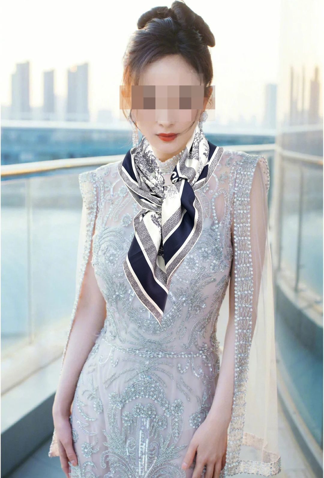 Dior 印花方巾 2026【18姆米双面同色】[庆祝]Sauvage 茹伊印花这款方巾以经典的 Sauvage 茹伊印