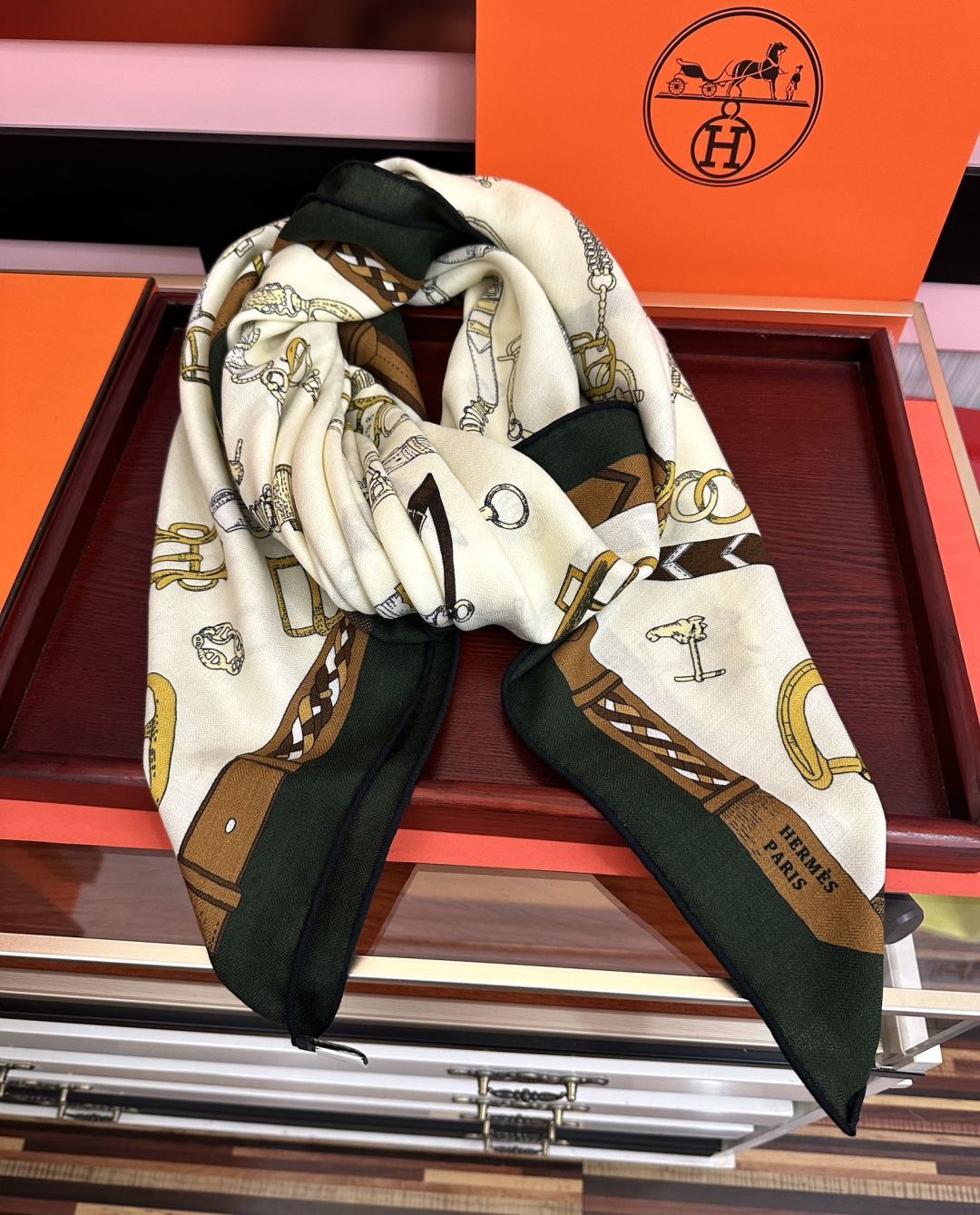 新款❤️ 爱马士2026【双面同色】ZG同步最新款 买了都说好看顶级工艺超值[嘴唇]专柜爆款🎁🎁羊绒方巾💟立体呈现图案纹