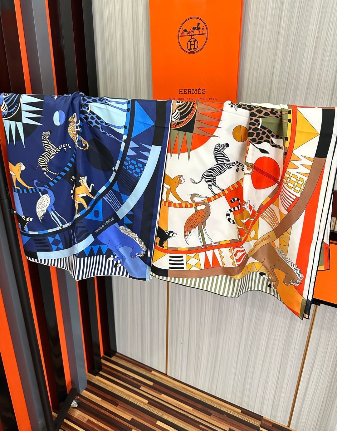 2011高品质Hermes 王者之虎👍的旋转木马90CM 丝巾[玫瑰] 在复古风格的马戏帐篷下[嘴唇]一场趣味横生的游乐