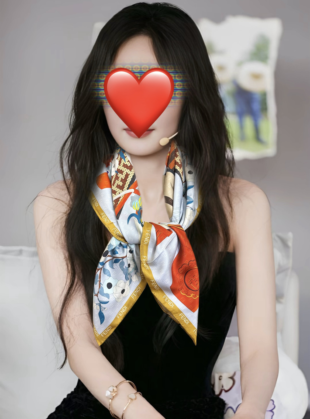 上新❤️芬迪2026 [庆祝]太美了[礼物]ZG同步 无比诱人[得意]此方形围巾选用有机桑蚕丝斜纹布材质[色]定制几何形