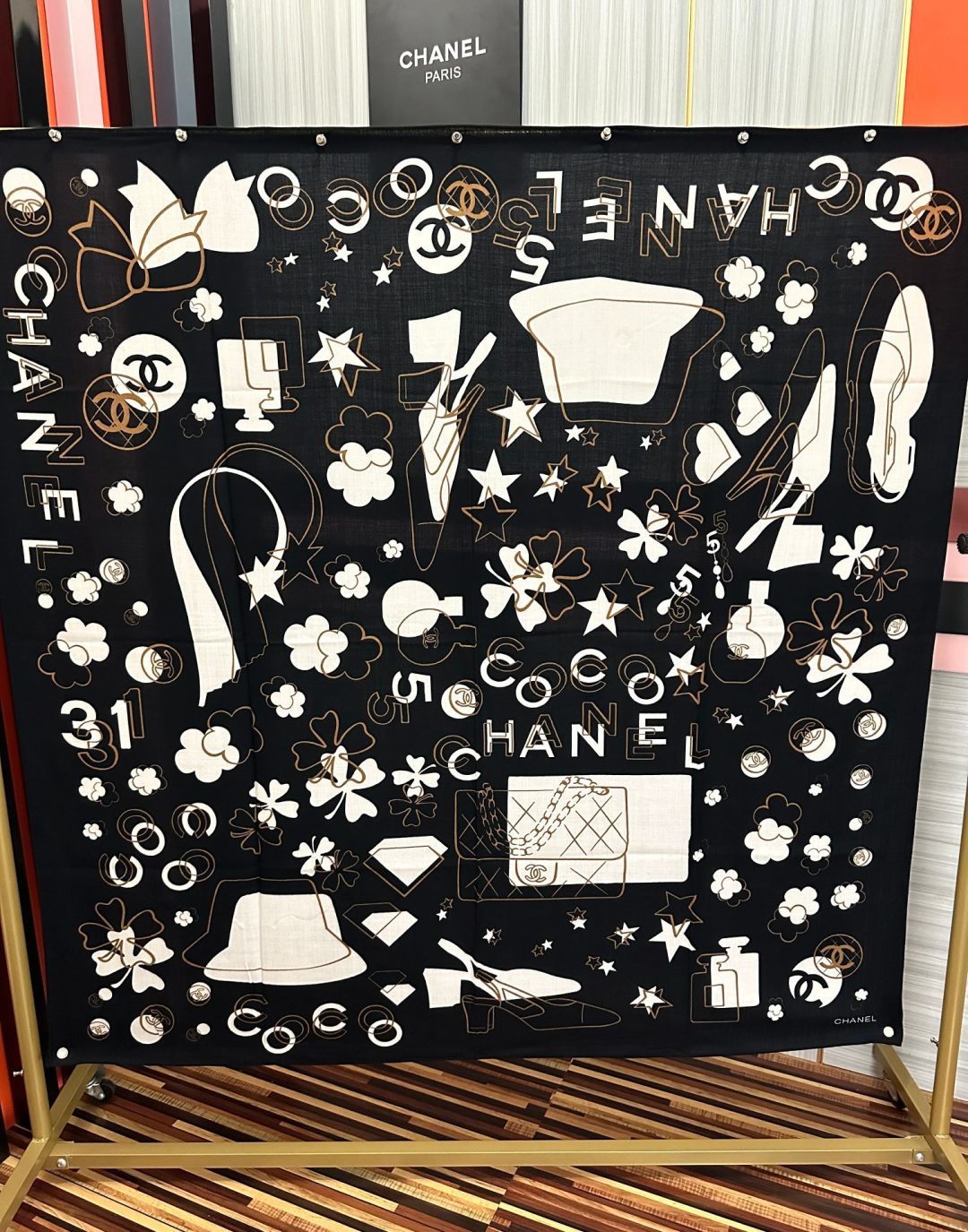 香奈儿 【双面同色】经典双C优雅Coco风[礼物]~气质到骨子里[色]香奶奶新一季的面料超高级，真心超级柔软，丝丝顺滑[