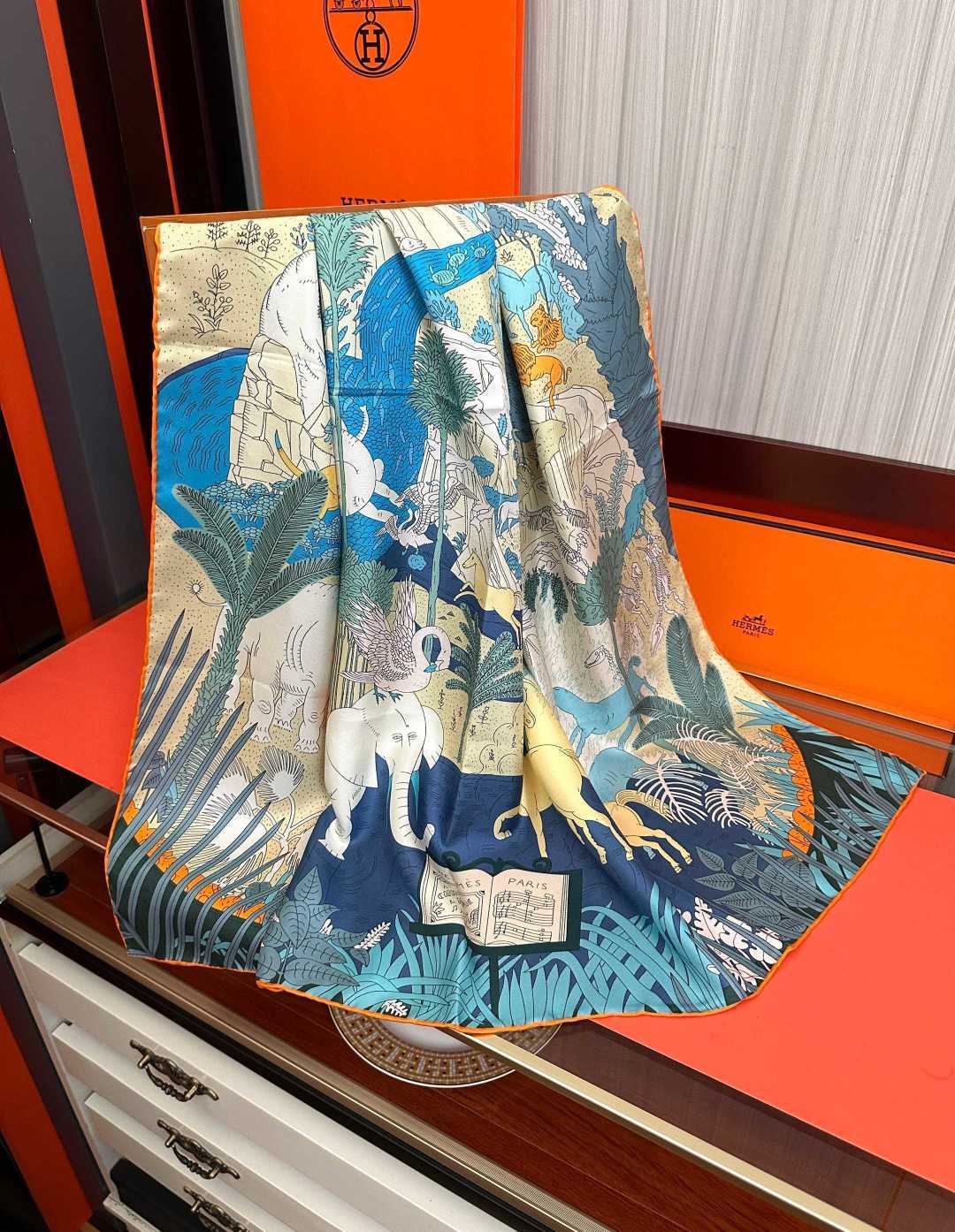 上新2026 。HERMES 重磅[庆祝]【大自然动物森林】方巾[嘴唇]精简时髦，品质感很显好[得意]好搭到上瘾的丝巾[