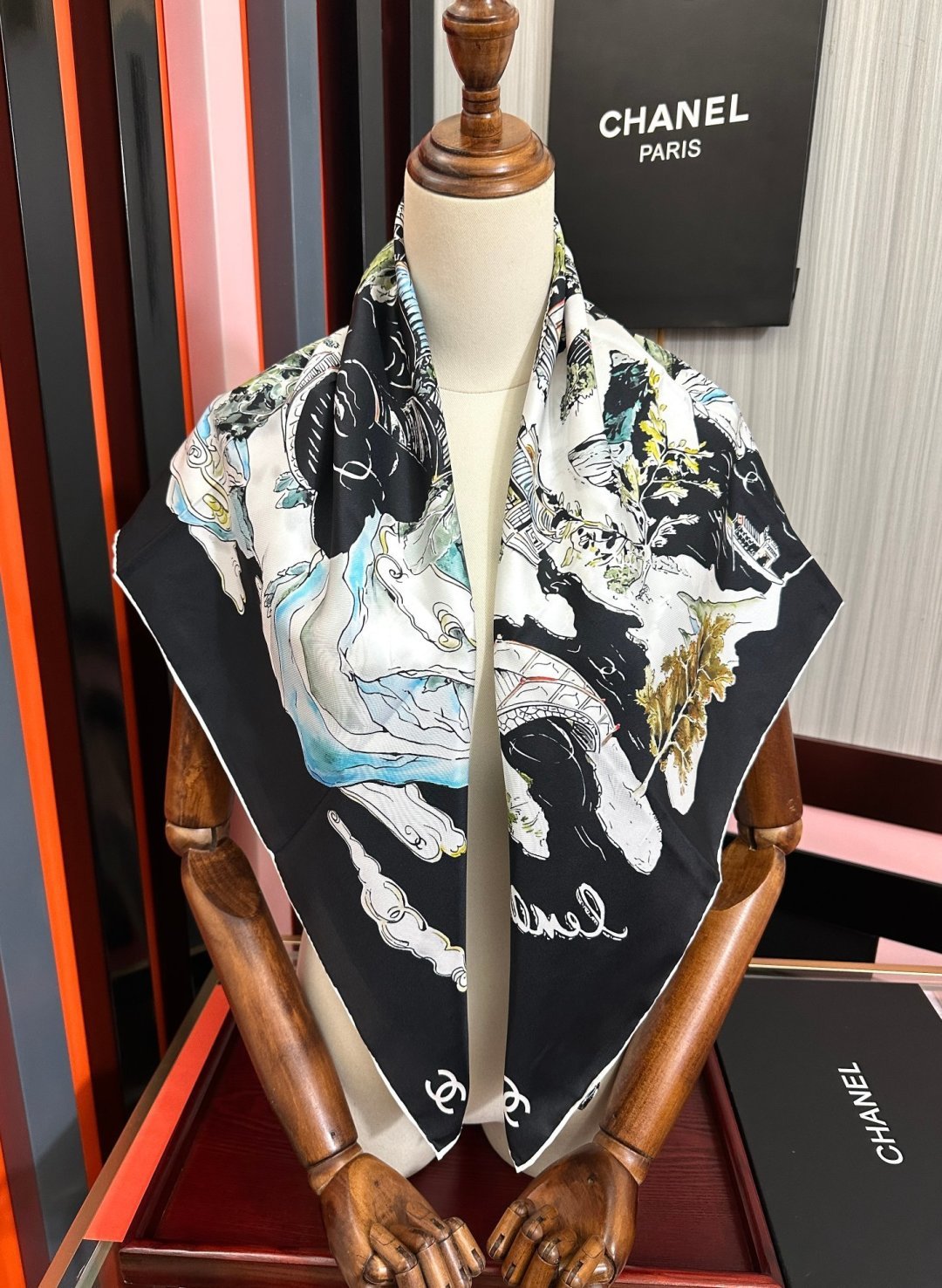 新款 小香🌟太美了[庆祝]四季都可以用‼️真心美的让人非常非常心动 上身效果简直美翻了 品质非常完美👍‼️ 整个围巾给人
