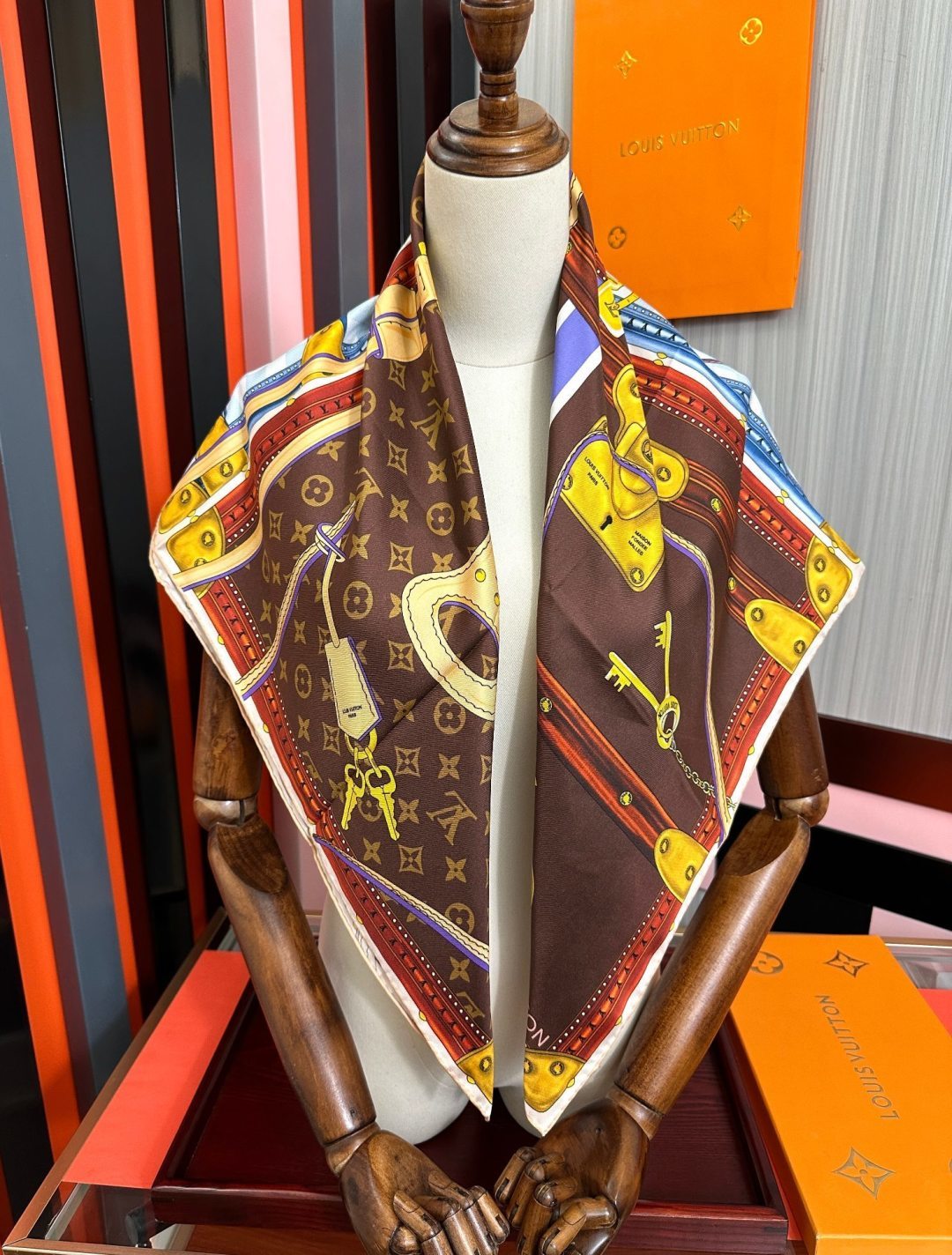新款L v  2026年 ZG同步。💃💄女神及日常都非常好搭配的款😍平时穿搭也非常好搭配，整个人看起来都会神采奕奕🌟🌟好