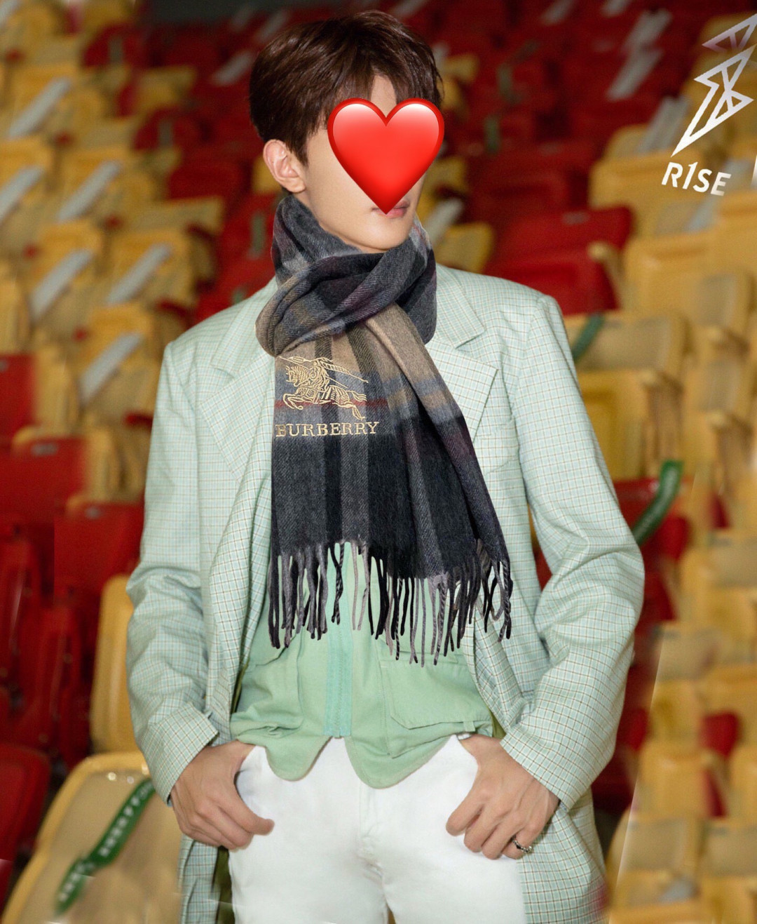 85%山羊绒 [爱心]2026巴宝莉采用内蒙古顶级山羊绒，最新款男女通用情侣款👫重磅推荐💥 经典的格子，永不过时。非常保