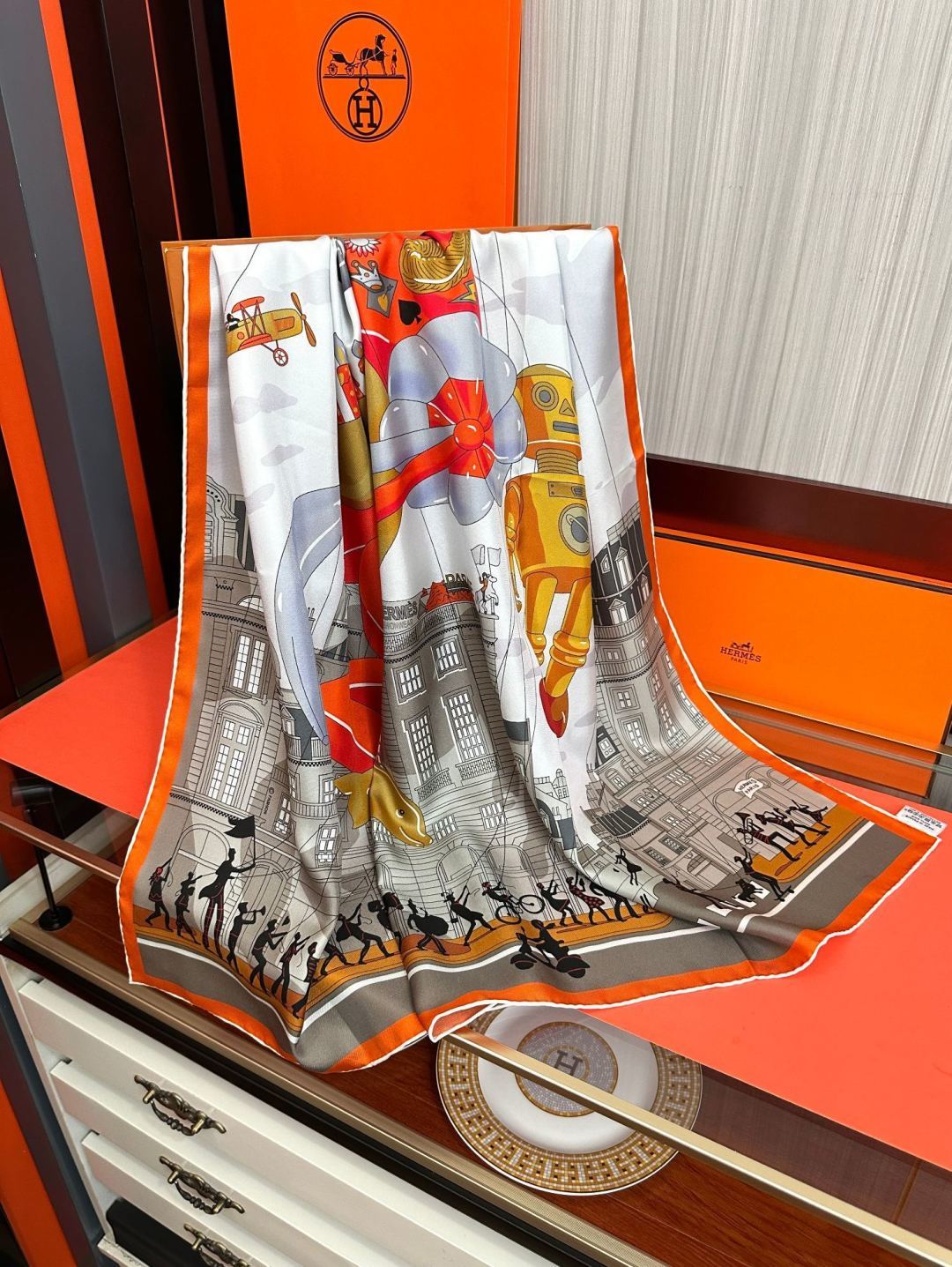 高版本。HERMES 2026官网同步 【爱马仕巡游】[太阳]精致卷边[嘴唇]品质感很显好[得意]好搭到上瘾的丝巾[色]