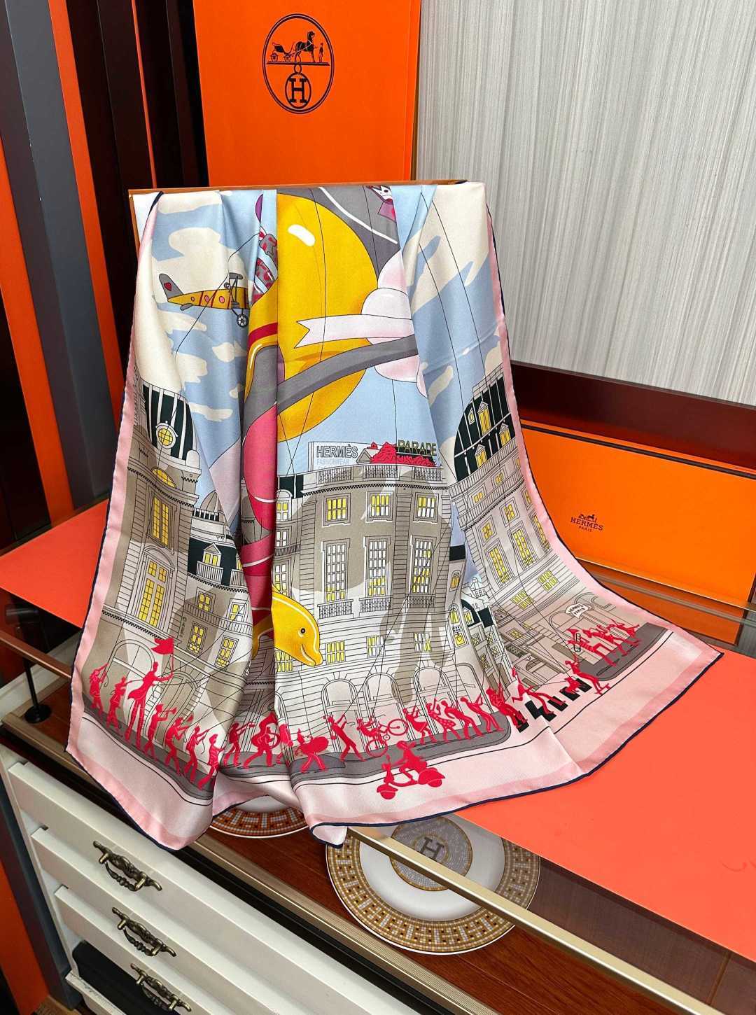 高版本。HERMES 2026官网同步 【爱马仕巡游】[太阳]精致卷边[嘴唇]品质感很显好[得意]好搭到上瘾的丝巾[色]