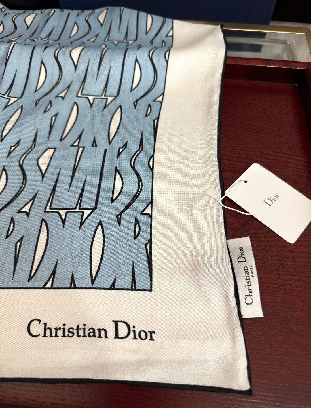 Dior Chardons 2026新款 图案印花[得意]展示象征着保护[色]韧性和自由的苏格兰[庆祝]采用粉色和蓝色桑