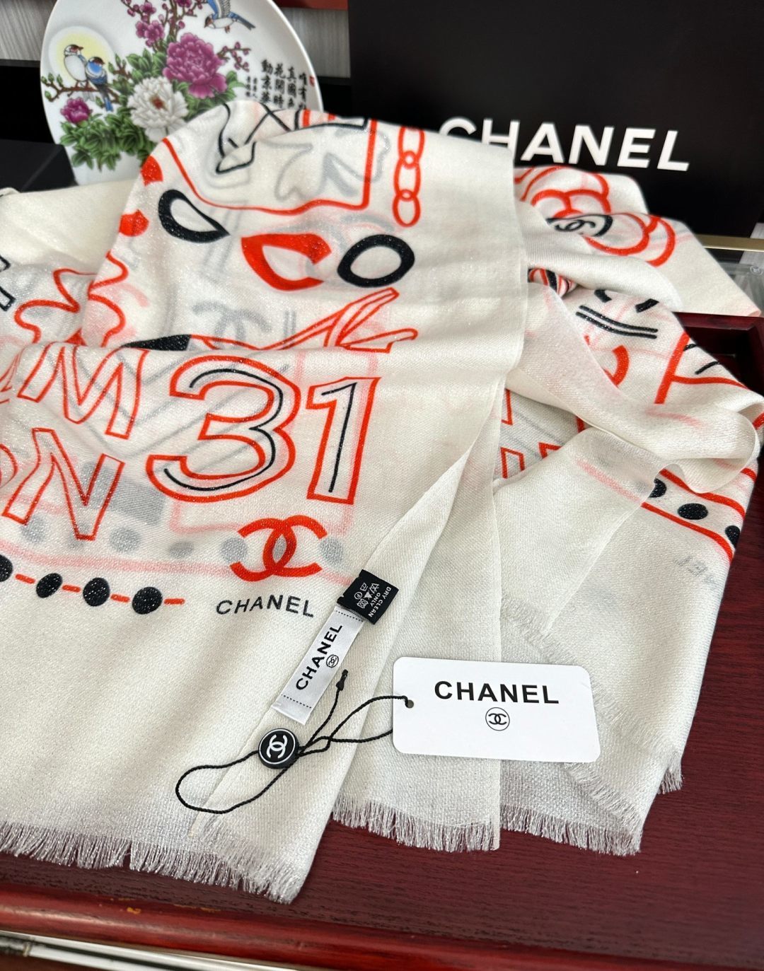 上新小香 银丝2026 最新款[吃瓜]闪闪发光[咖啡]顶级设计太美了，真心赞👍【羊绒绒长巾】😘💍实物真心美 🎀披肩配以印