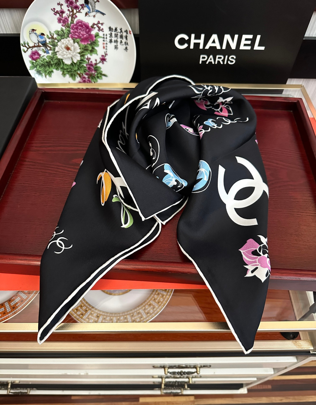 双面同色 香奈儿18姆米 高版本👍香奶奶永远都是比较经典[發]一条印有字母Logo交织图案巧妙搭配[得意]简直太美了[呲